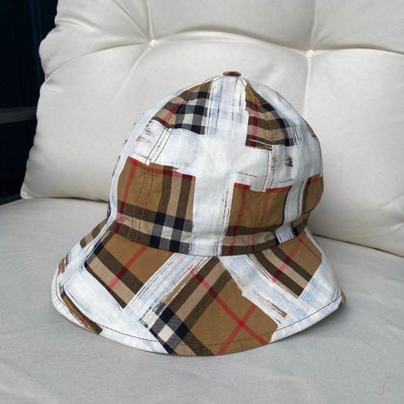 Authentic Burberry women\'s bucket hat weatherproof main image 2